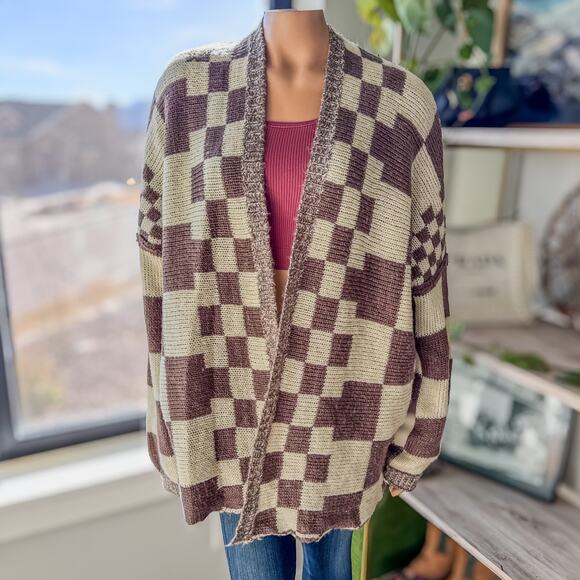 Veveret, Cozy Block Checkered Cream and Brown Oversized Cardigan, Women's Large - Picture 10 of 11